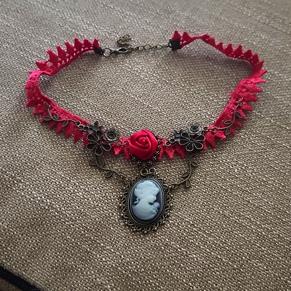 Beautiful Victorian Style Redish Rose Choker with Cameo Pendant - Picture 1 of 7